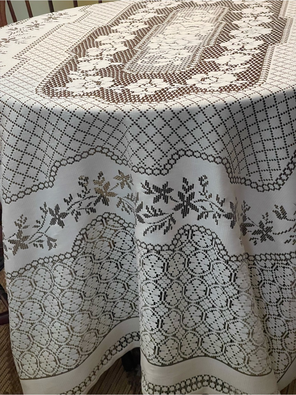 Xl vintage lace table cloth